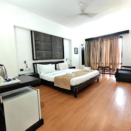 The Sky Imperial, Gandhinagar Hotel Exterior foto