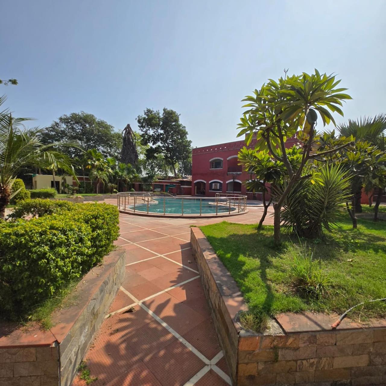 The Sky Imperial, Gandhinagar Hotel Exterior foto