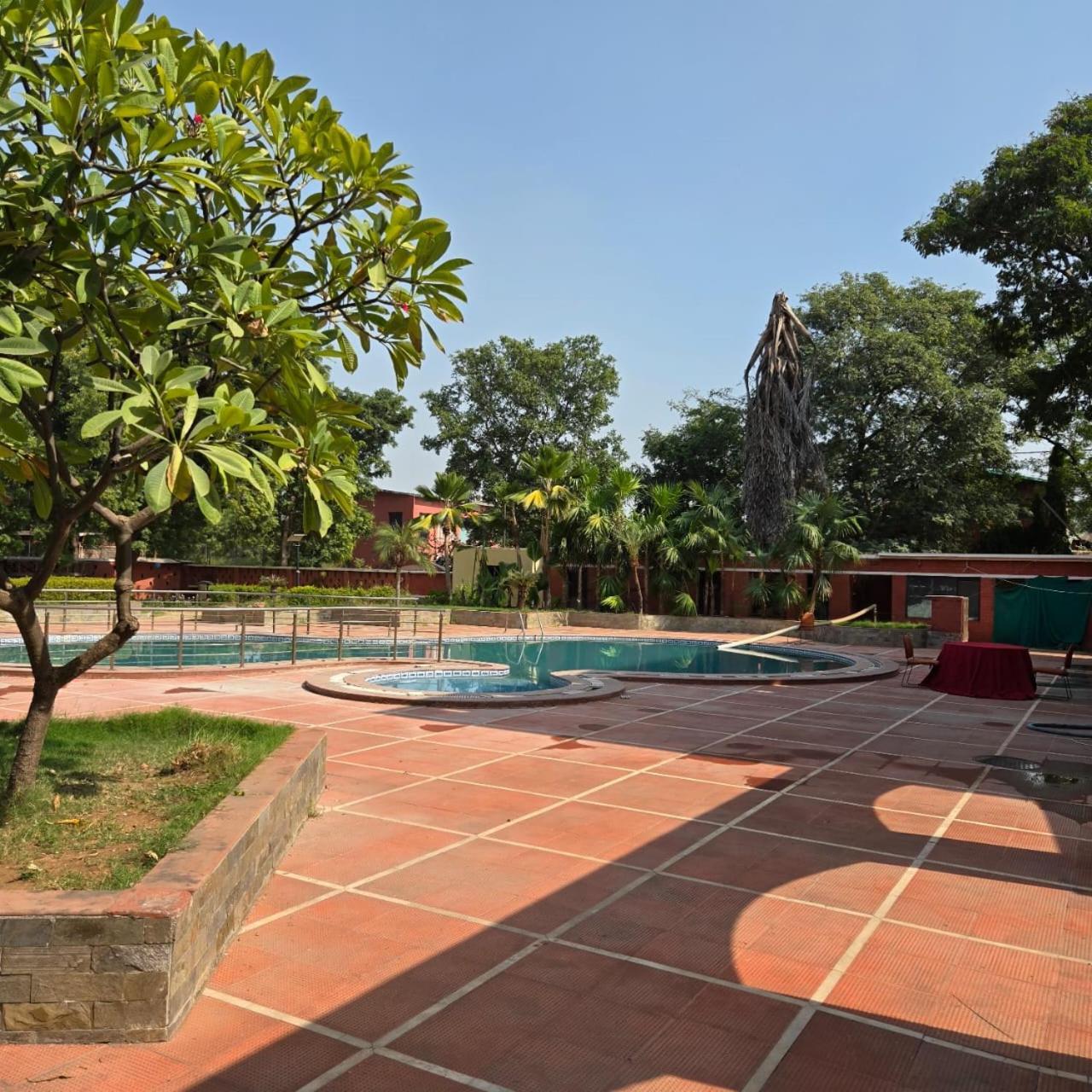 The Sky Imperial, Gandhinagar Hotel Exterior foto