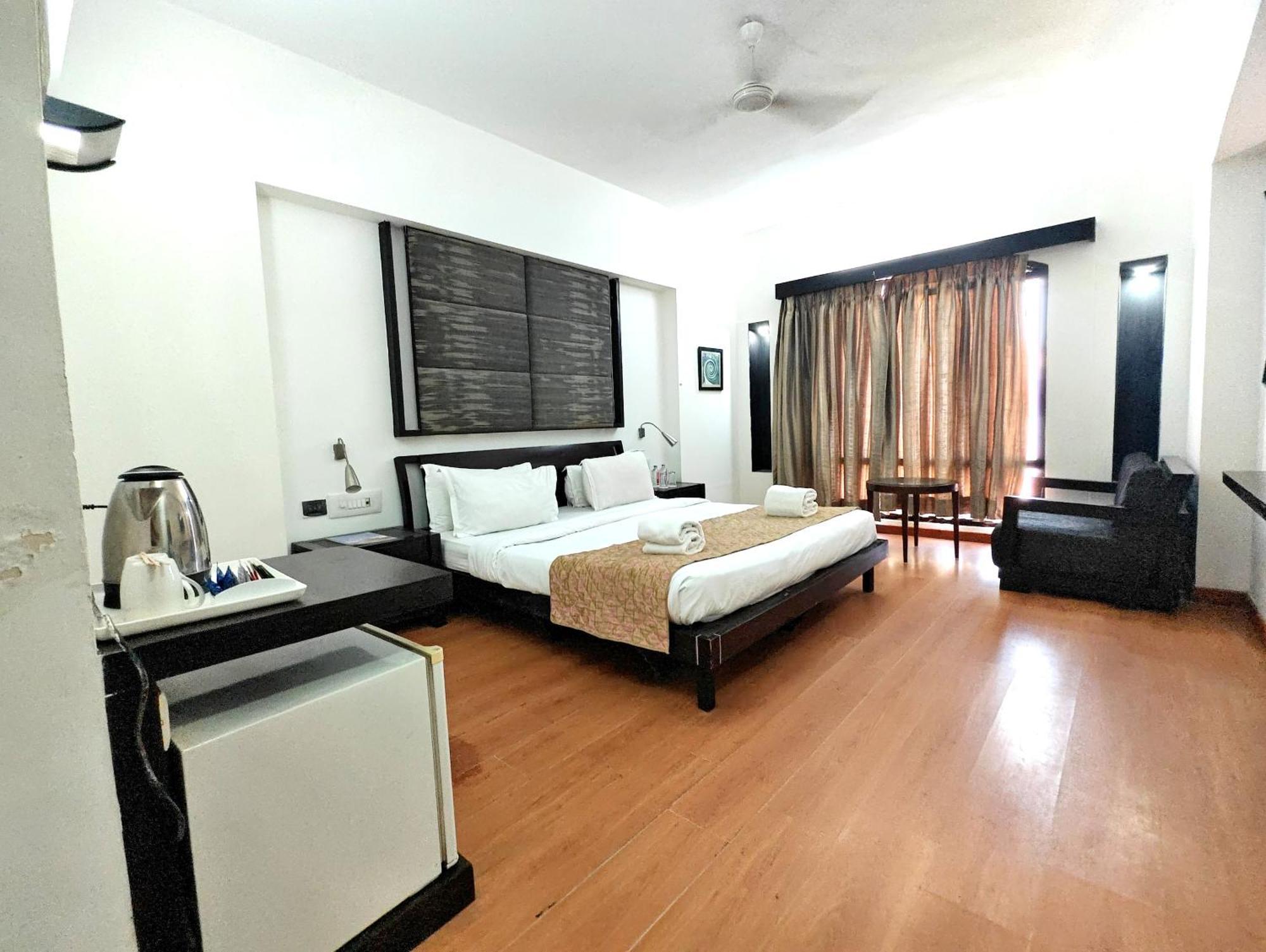 The Sky Imperial, Gandhinagar Hotel Exterior foto